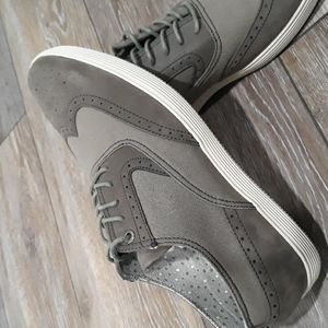 Yimaida two time grey wingtip Oxfords. New. Size 9